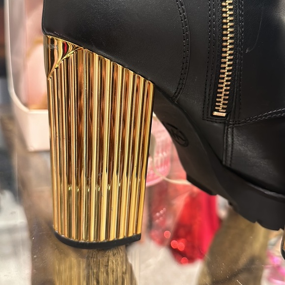 Like New Michael Kors Platform Boots - Picture 4 of 6